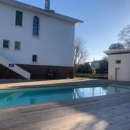 L'ecrin - Proche Gare, Piscine , Tennis, Wifi بيت للعطل *